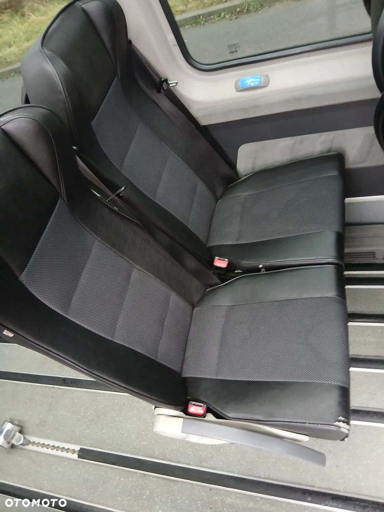 Mercedes-Benz Sprinter - 32