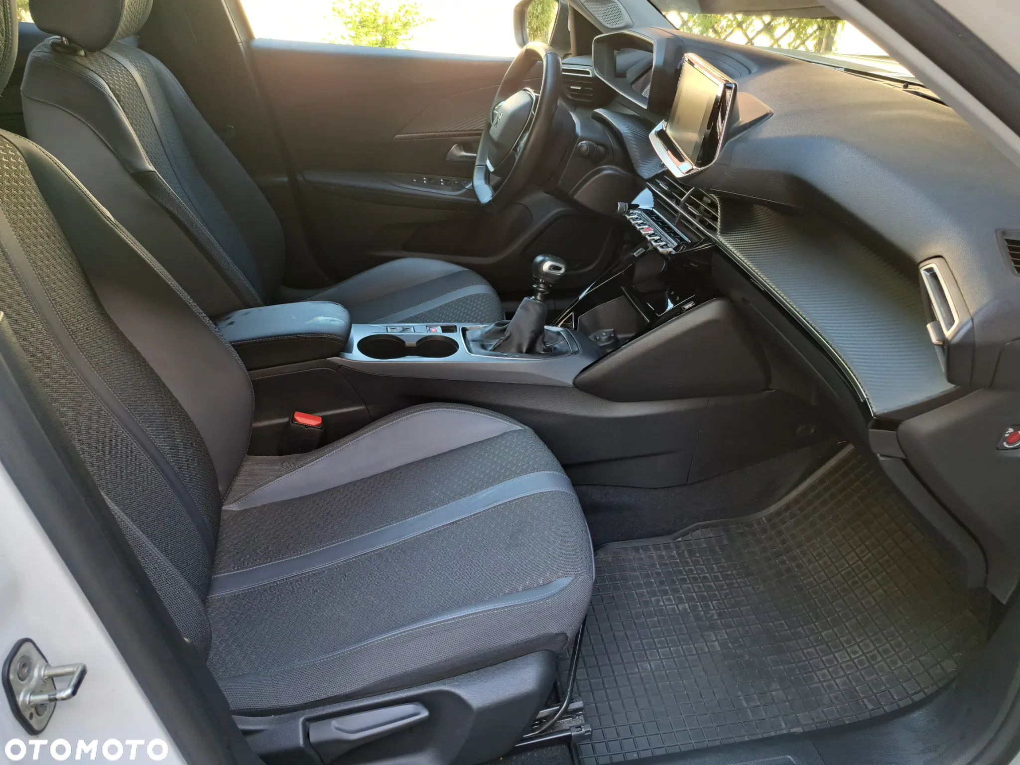 Peugeot 2008 1.2 PureTech Allure S&S - 12