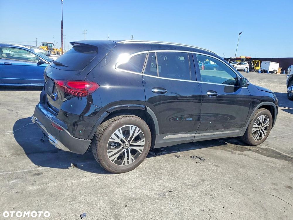 Mercedes-Benz GLA 250 8G-DCT - 4