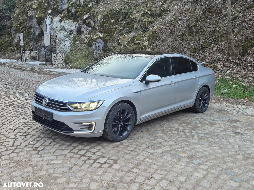 Volkswagen Passat - 1