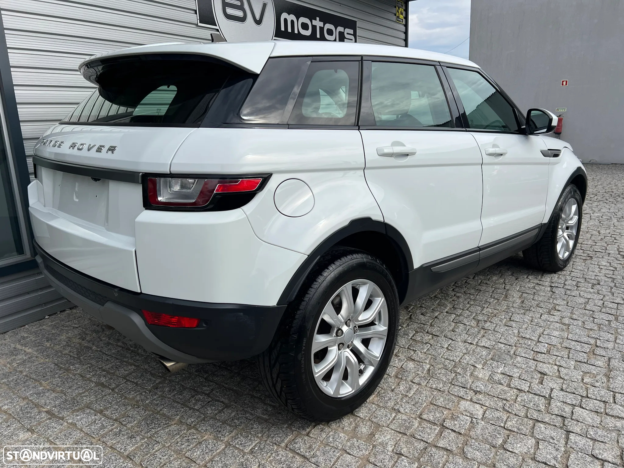 Land Rover Range Rover Evoque 2.0 D150 R-Dynamic S - 13