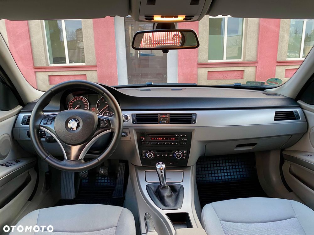 BMW Seria 3 320d - 29