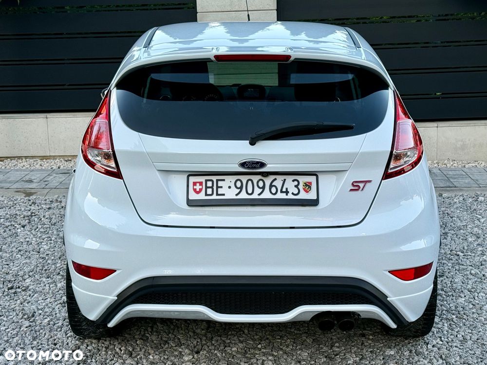 Ford Fiesta 1.6 EcoBoost ST - 11