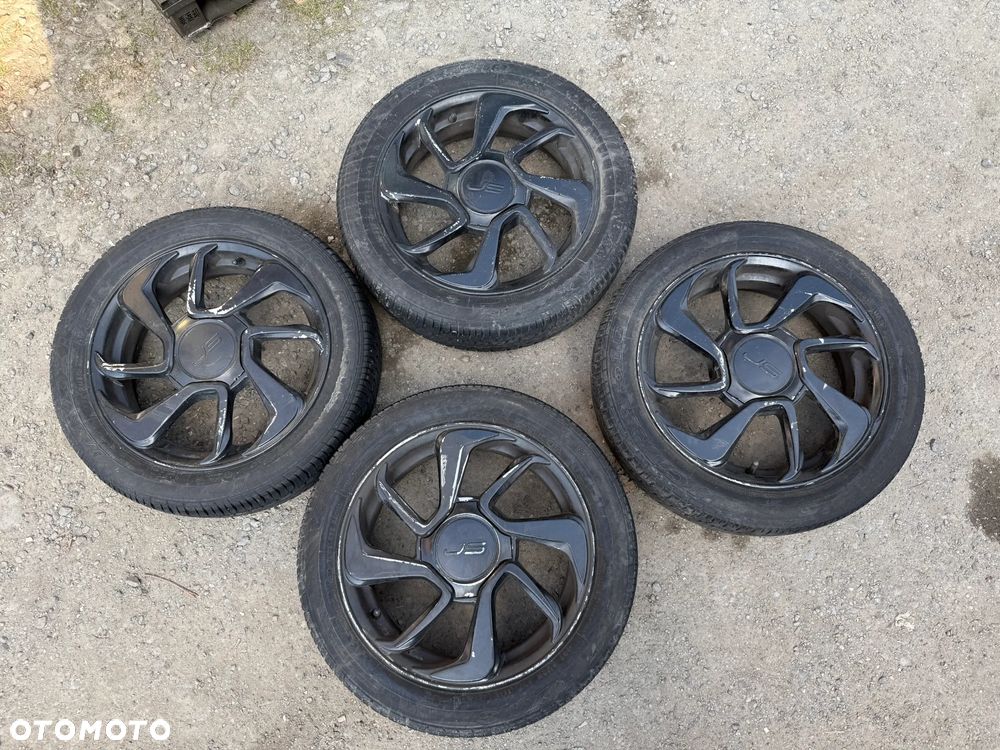 Felgi 15' koła Ligier JS50 4x100 4,5Jx15H2 ET18 centr 60mm OE - 1