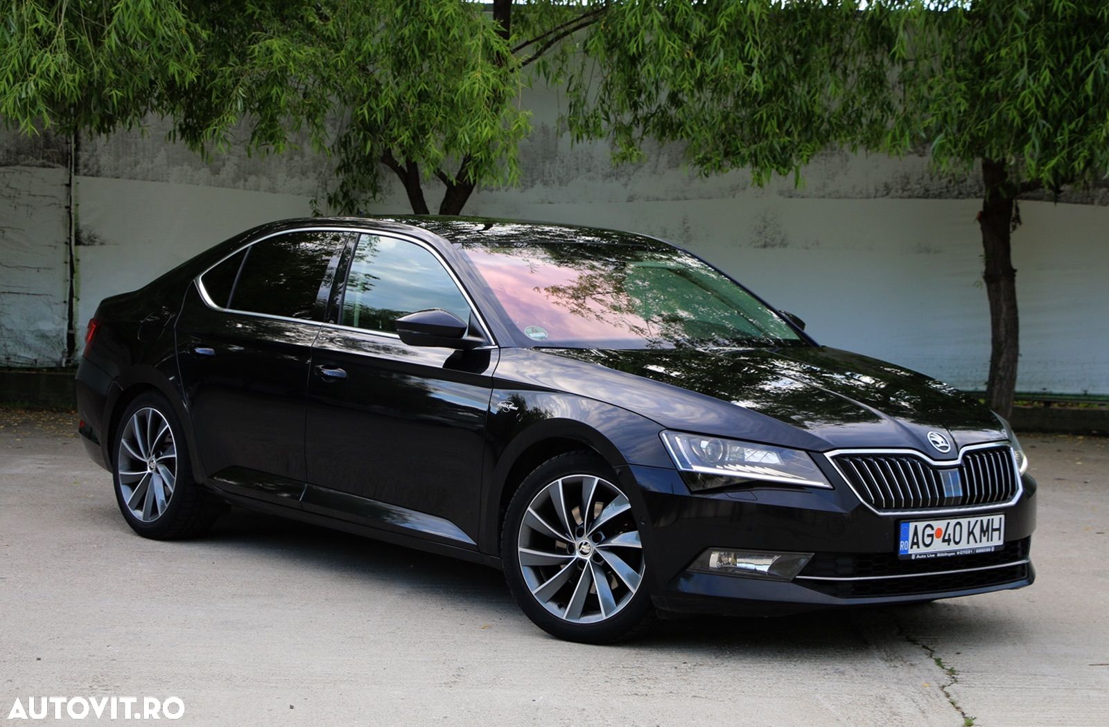 Skoda Superb 2.0 TDI DSG Laurin & Klement - 1
