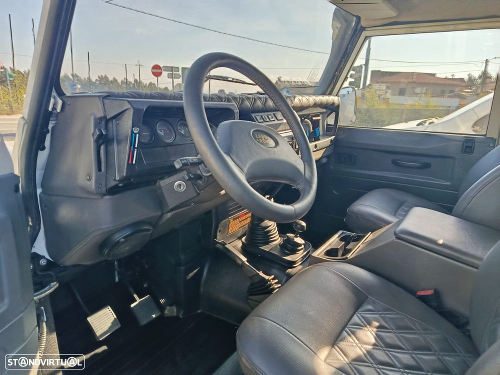 Land Rover Defender - 6