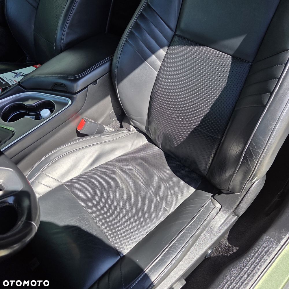 Dodge Challenger - 16