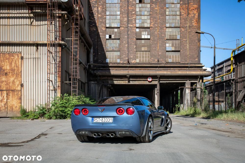 Chevrolet Corvette - 19
