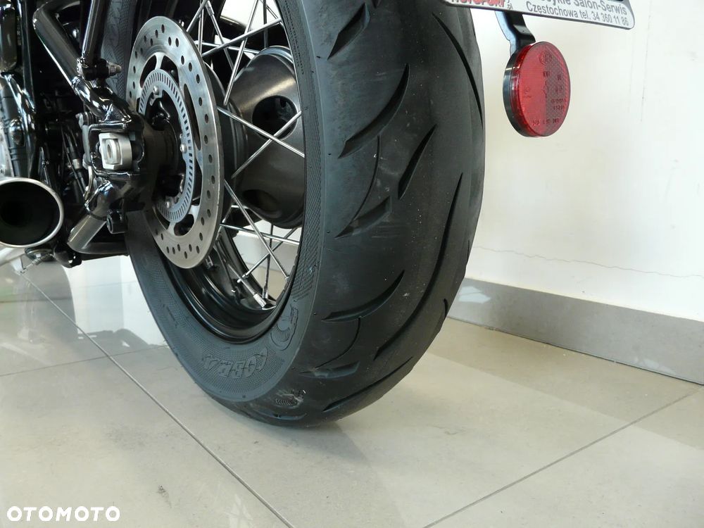 Triumph Bonneville Bobber - 12