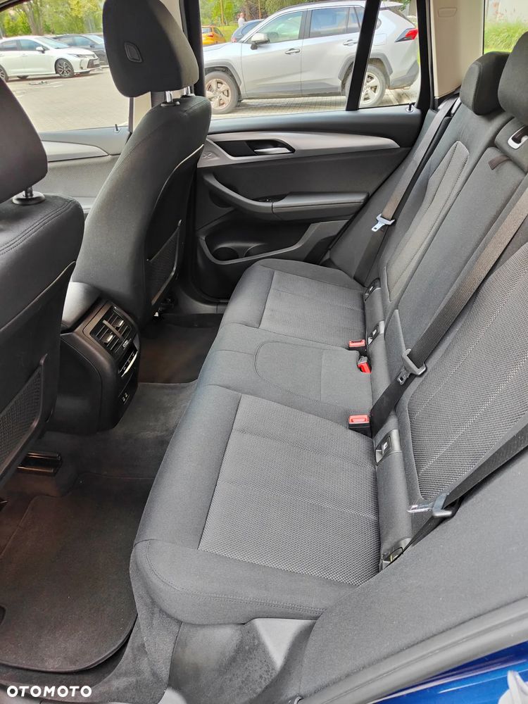 BMW X3 xDrive20i Advantage - 11