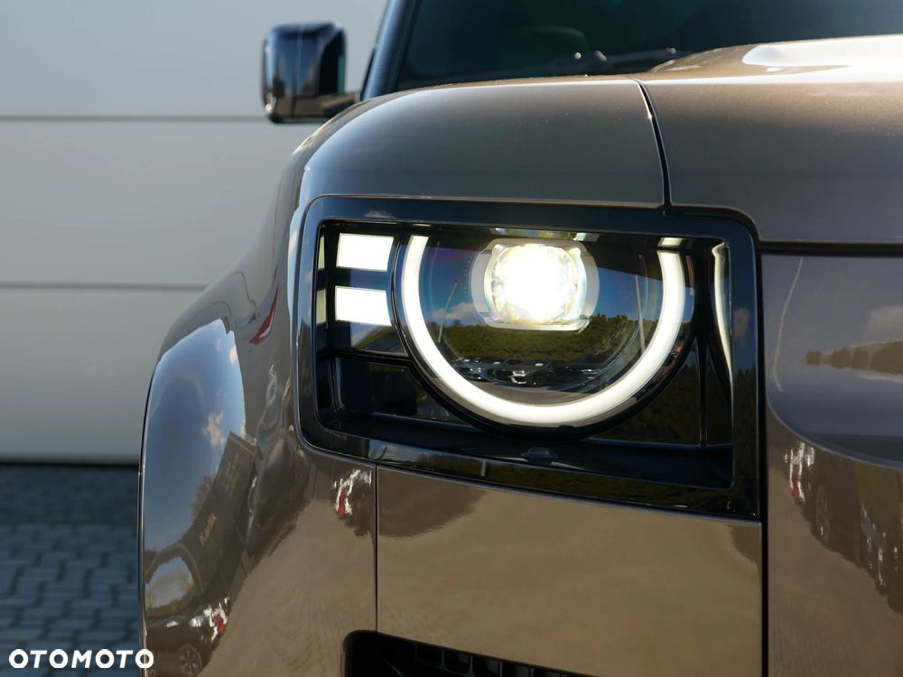 Land Rover Defender 110 D350 X-Dynamic SE - 8