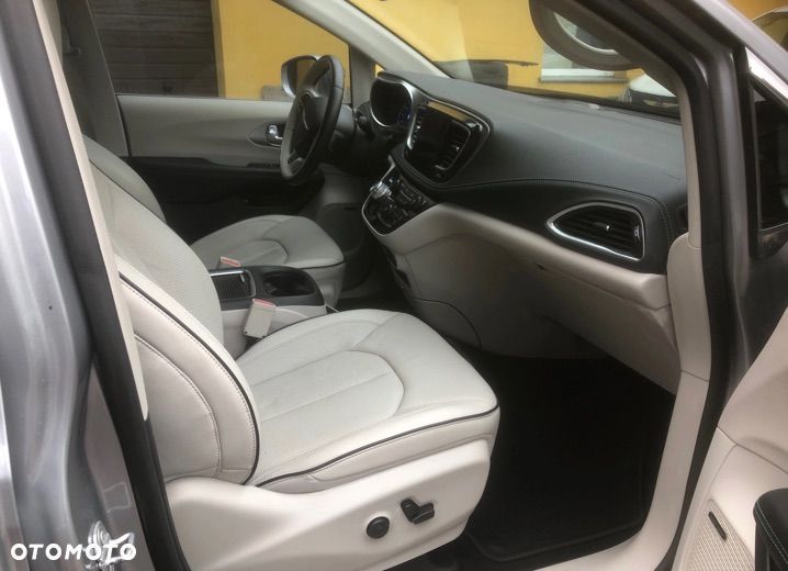 Chrysler Pacifica - 8