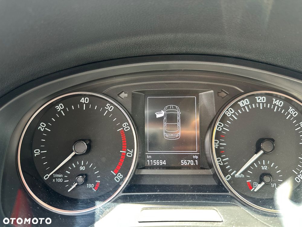 Skoda RAPID 1.2 TSI Ambition - 12