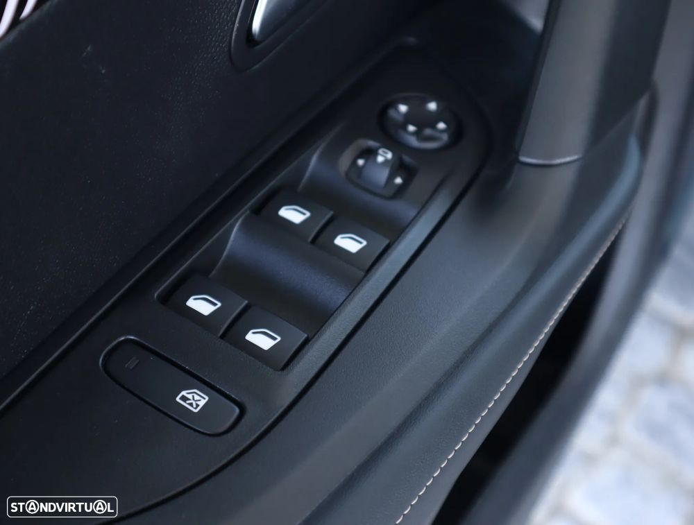 Peugeot 2008 1.2 Hybrid Allure e-DCS6 - 29