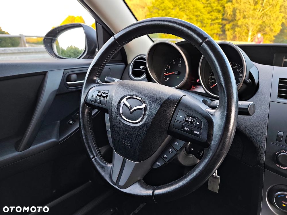 Mazda 3 1.6 Exclusive + - 18