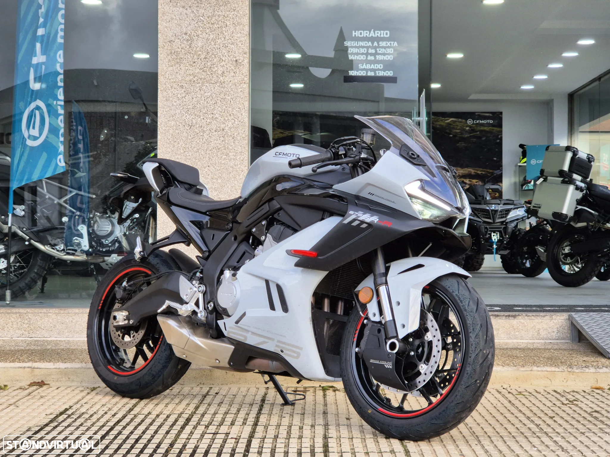 CF Moto 675SR-R - 2