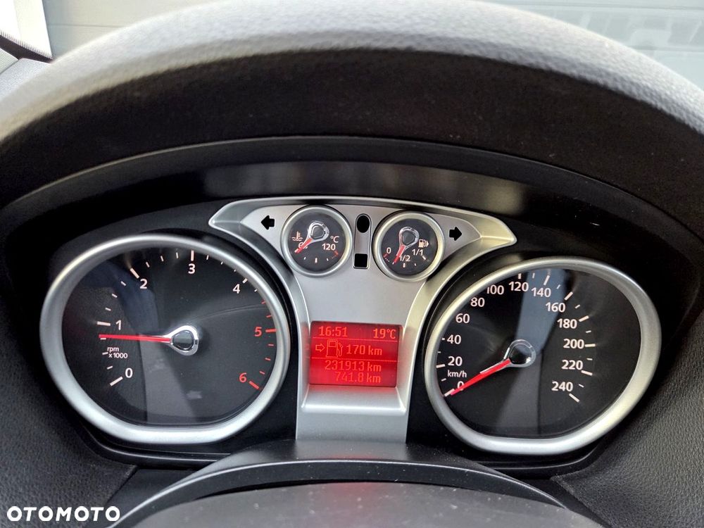 Ford Kuga - 31