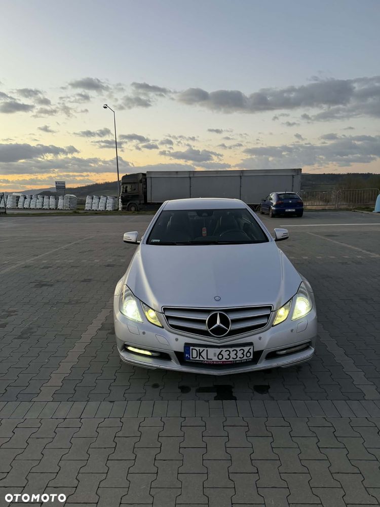 Mercedes-Benz Klasa E 220 CDI DPF BlueEFFICIENCY 7G-TRONIC Avantgarde - 2