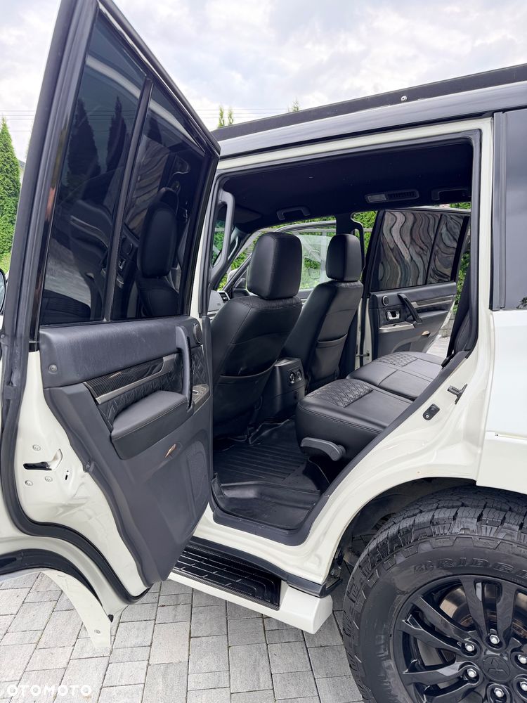 Mitsubishi Pajero - 12