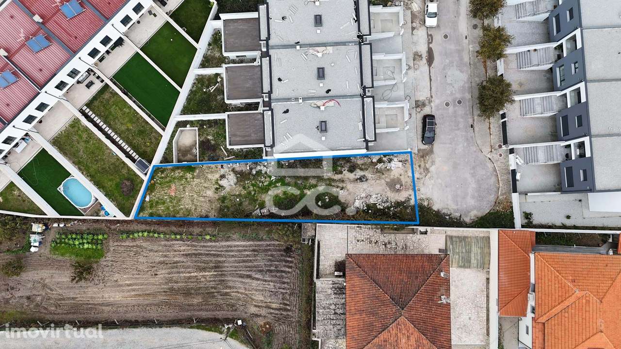 Lote para construção de uma moradia unifamiliar em banda com dois piso - Grande imagem: 4/6