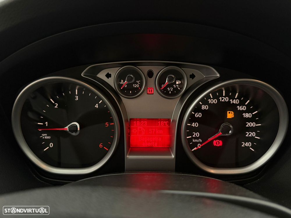 Ford Focus SW - 14