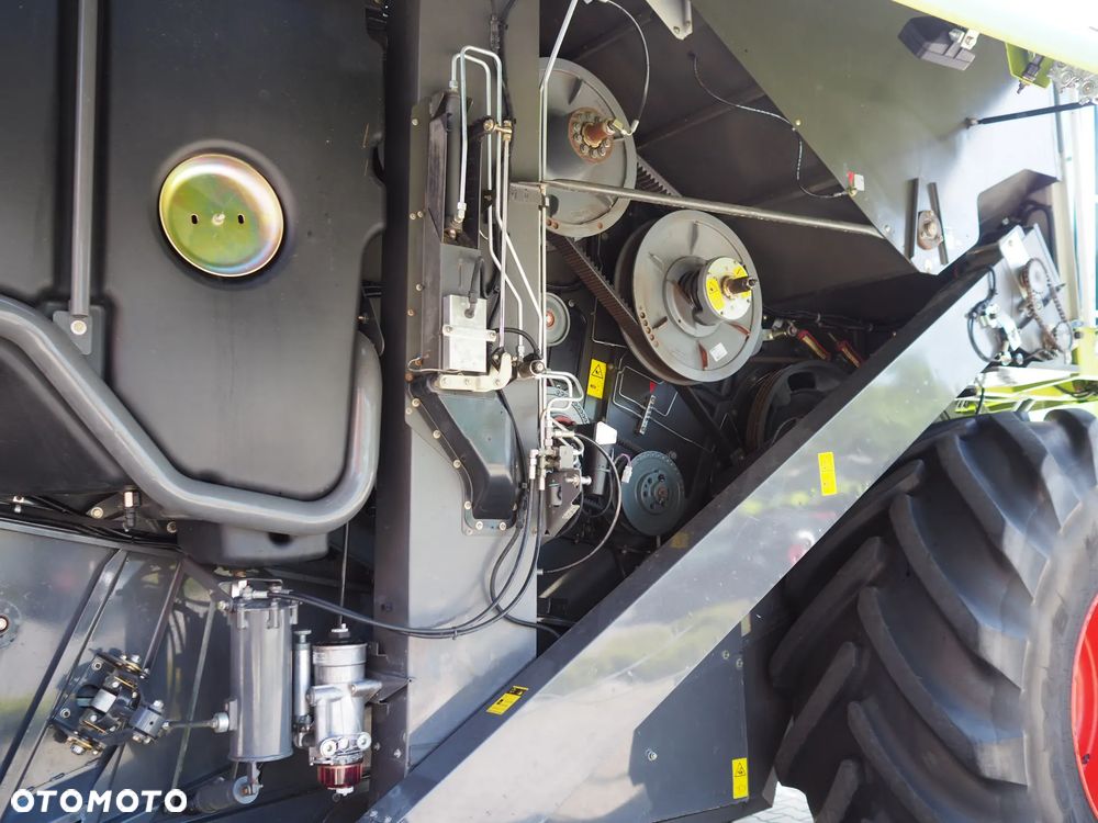 Claas Lexion 750 + V680 - 11