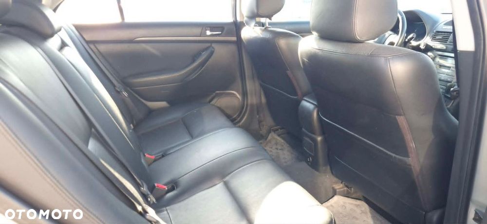 Toyota Avensis - 9