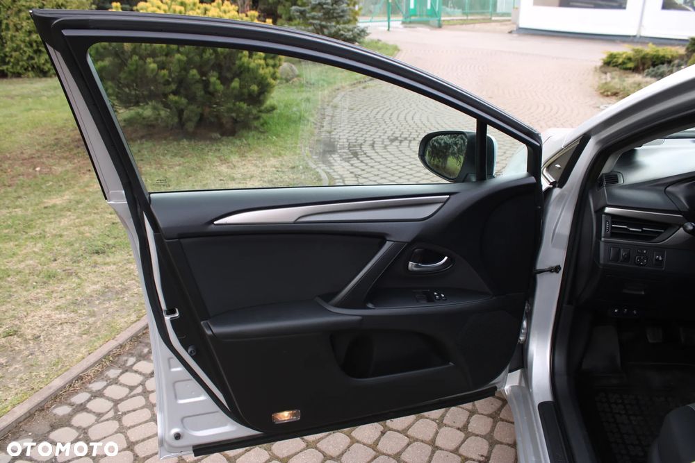 Toyota Avensis 1.6 Active - 13