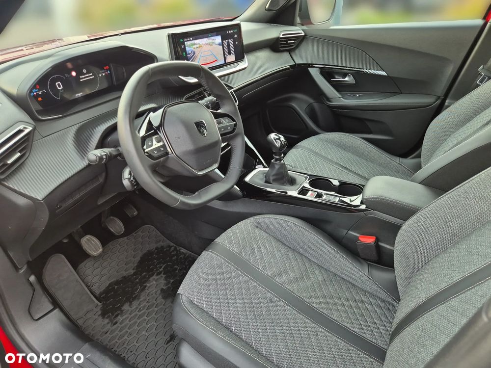 Peugeot 2008 PureTech 100 Allure S&S BVM6 - 11