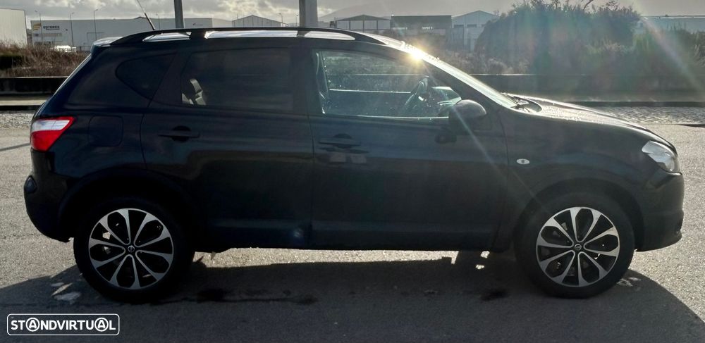 Nissan Qashqai 1.6 dCi Tekna Premium 17 Pele S P.Preta - 3