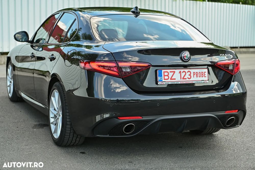 Alfa Romeo Giulia 2.0 Turbo RWD AT8 Super - 25