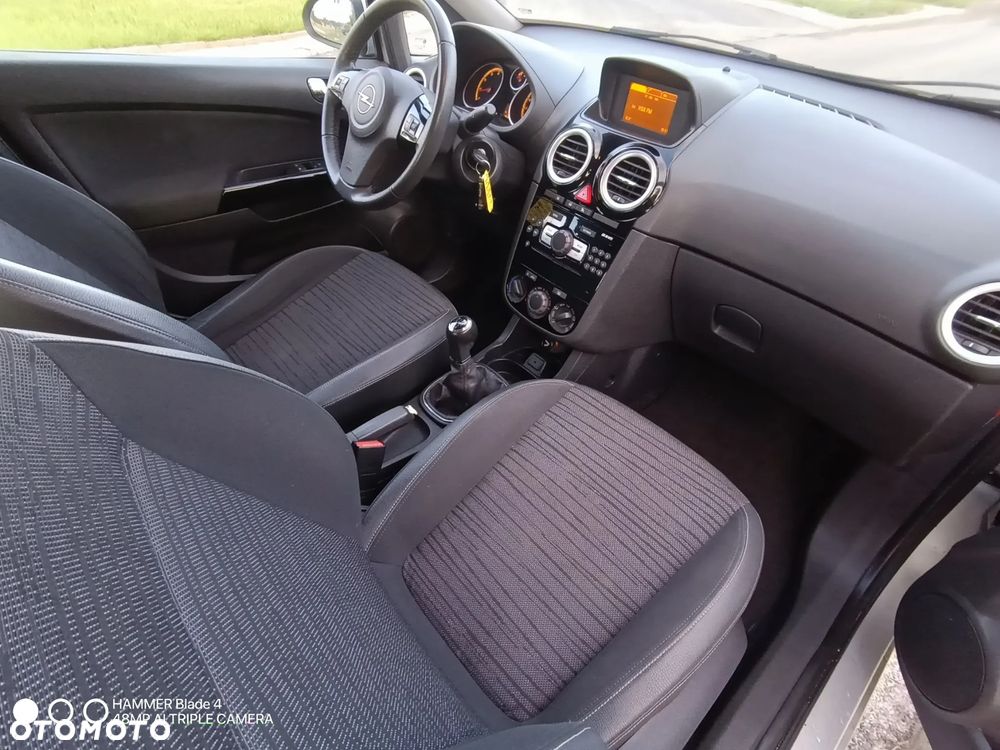 Opel Corsa 1.2 16V Cosmo - 9