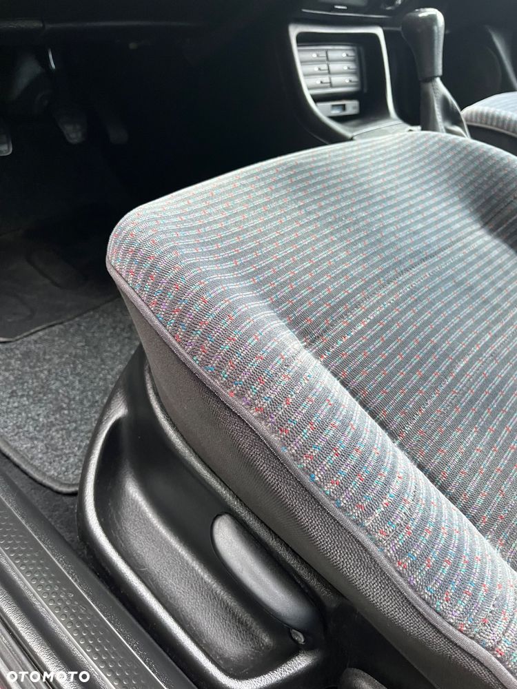 Volkswagen Golf 1.8 GL Syncro - 17