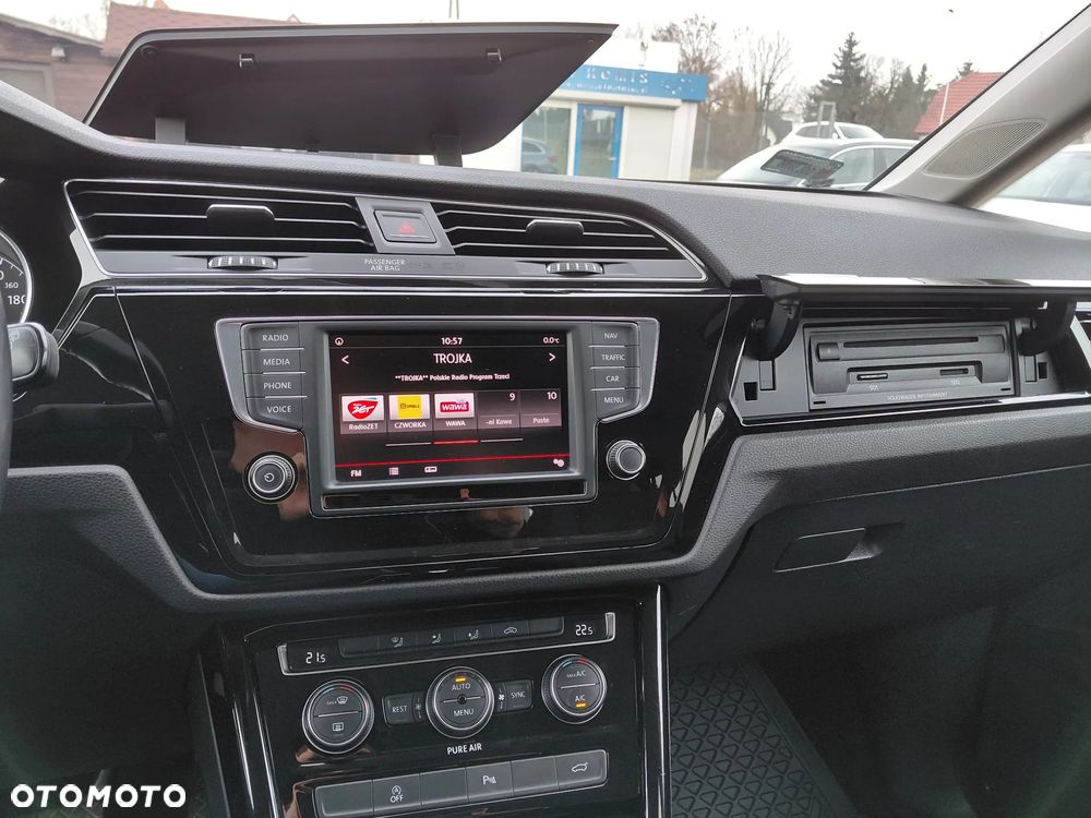 Volkswagen Touran - 12