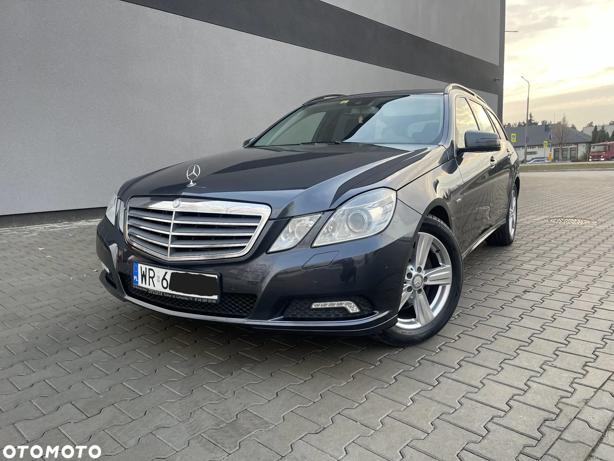Mercedes-Benz Klasa E 300 T CDI DPF BlueEFFICIENCY 7G-TRONIC Avantgarde - 2