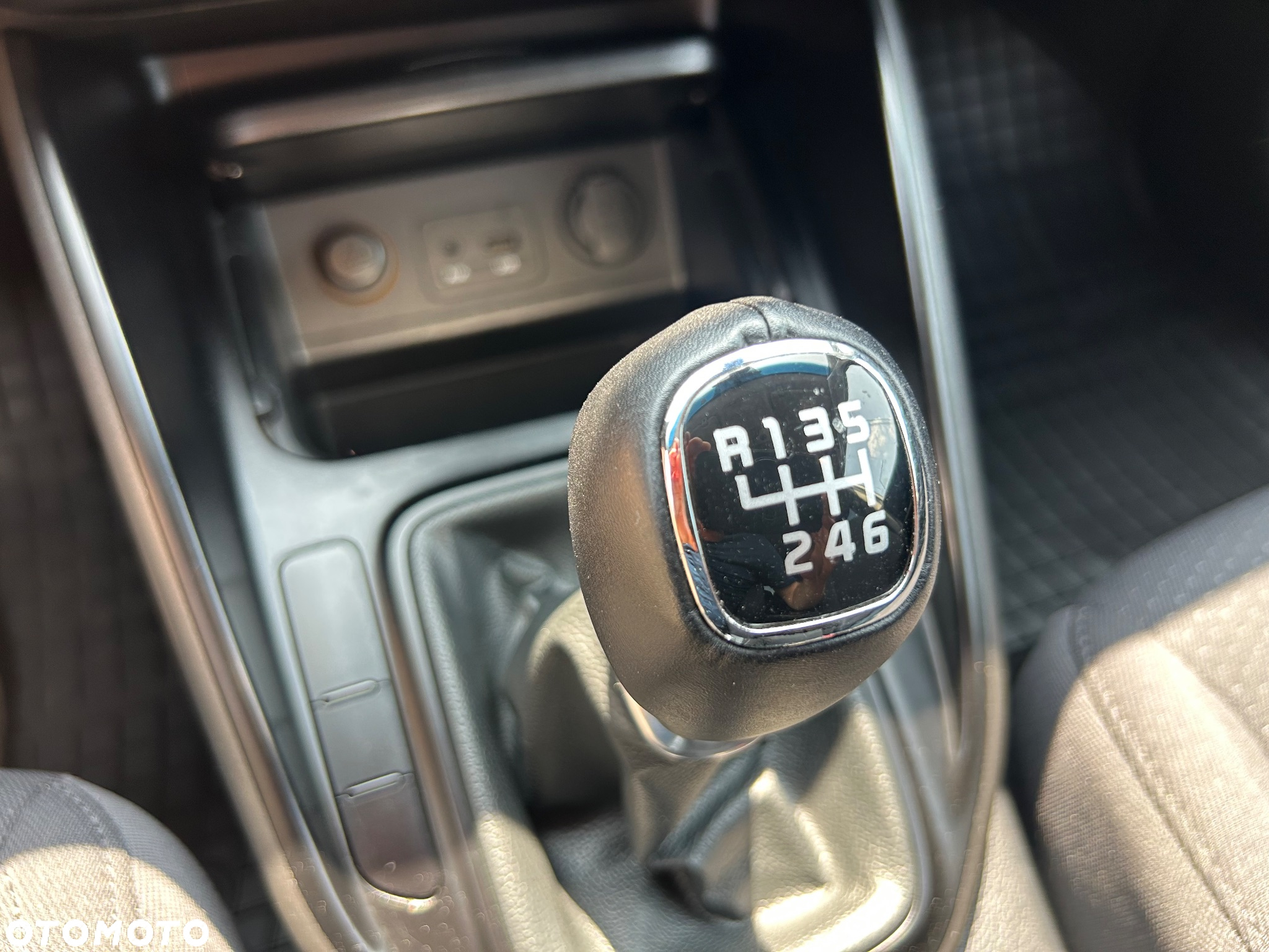 Kia Carens 1.6 GDI L 7os EU6 - 24