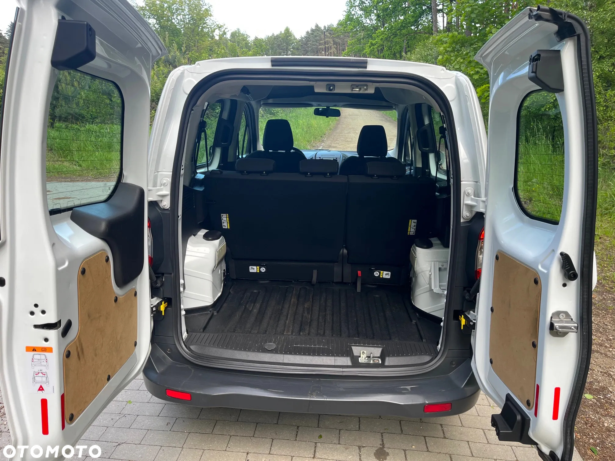 Ford Transit Courier - 30