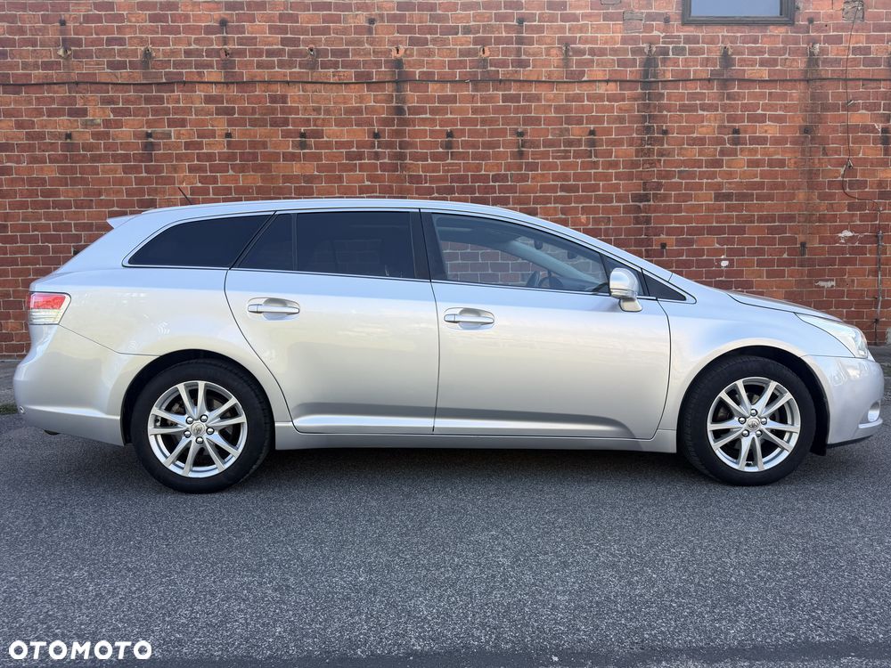 Toyota Avensis 2.0 D-4D Sol Premium - 8