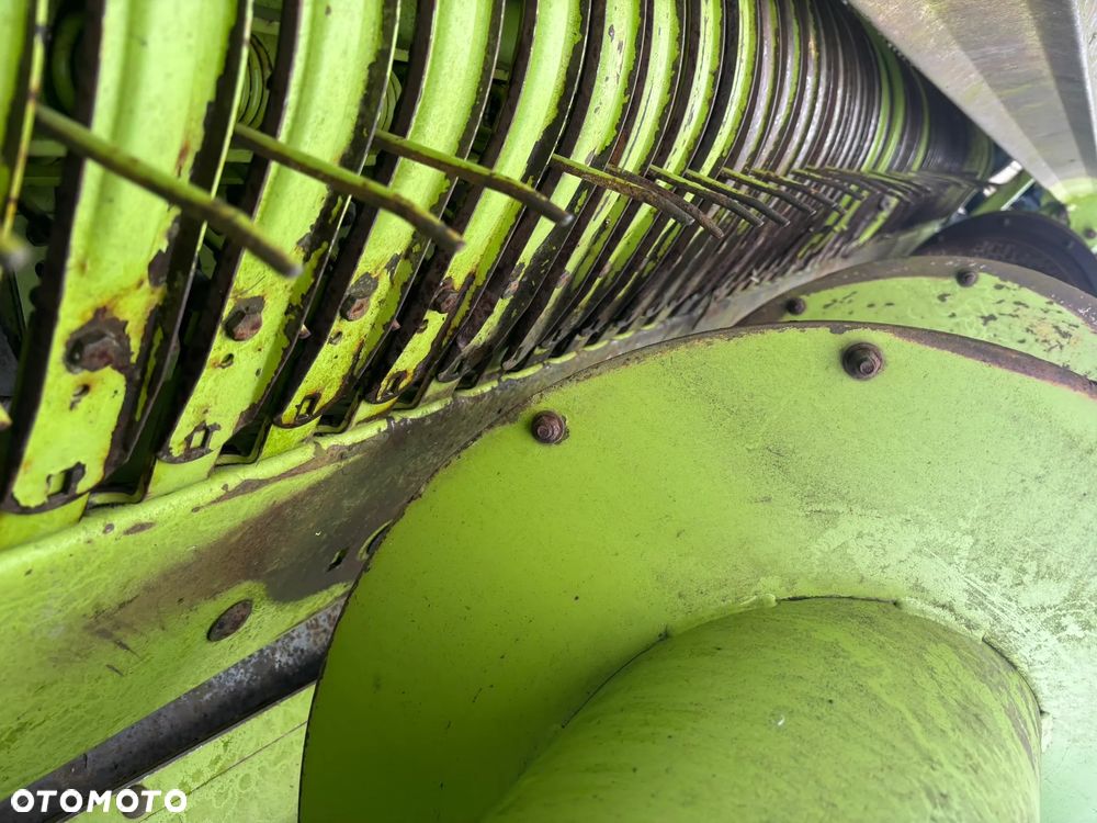 Claas Pick up 380 HD - 4