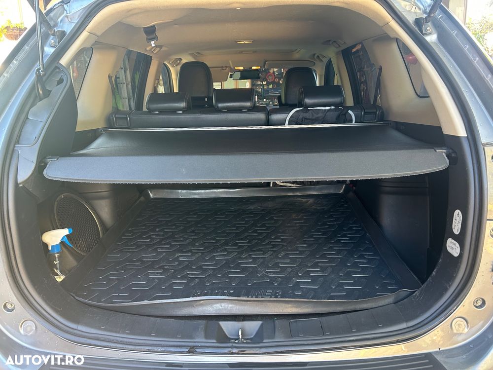 Mitsubishi Outlander - 8