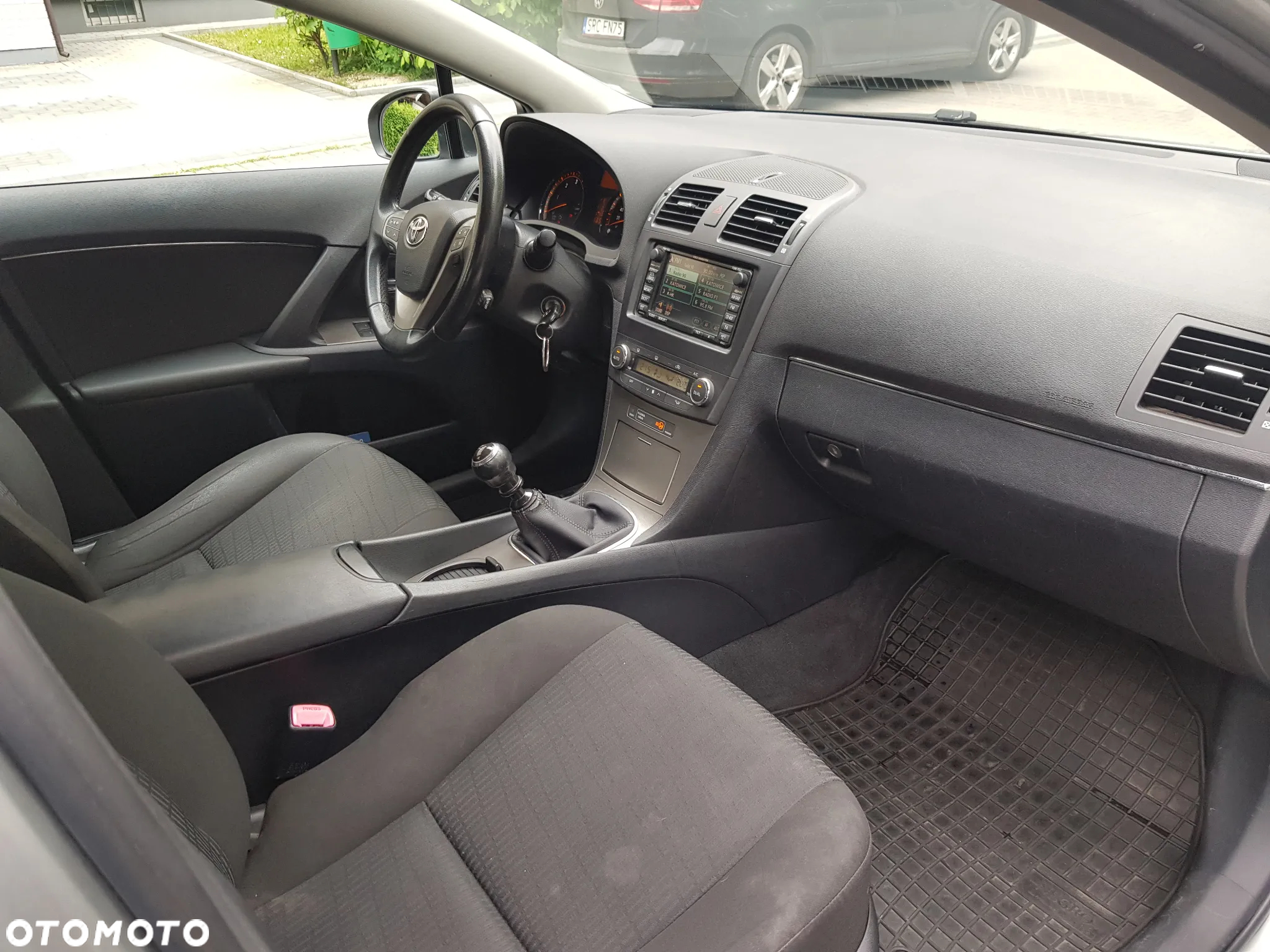 Toyota Avensis 2.0 D-4D Sol+NAVI - 16