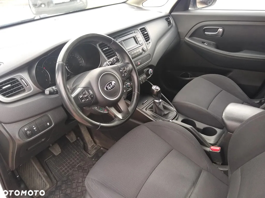 Kia Carens - 8