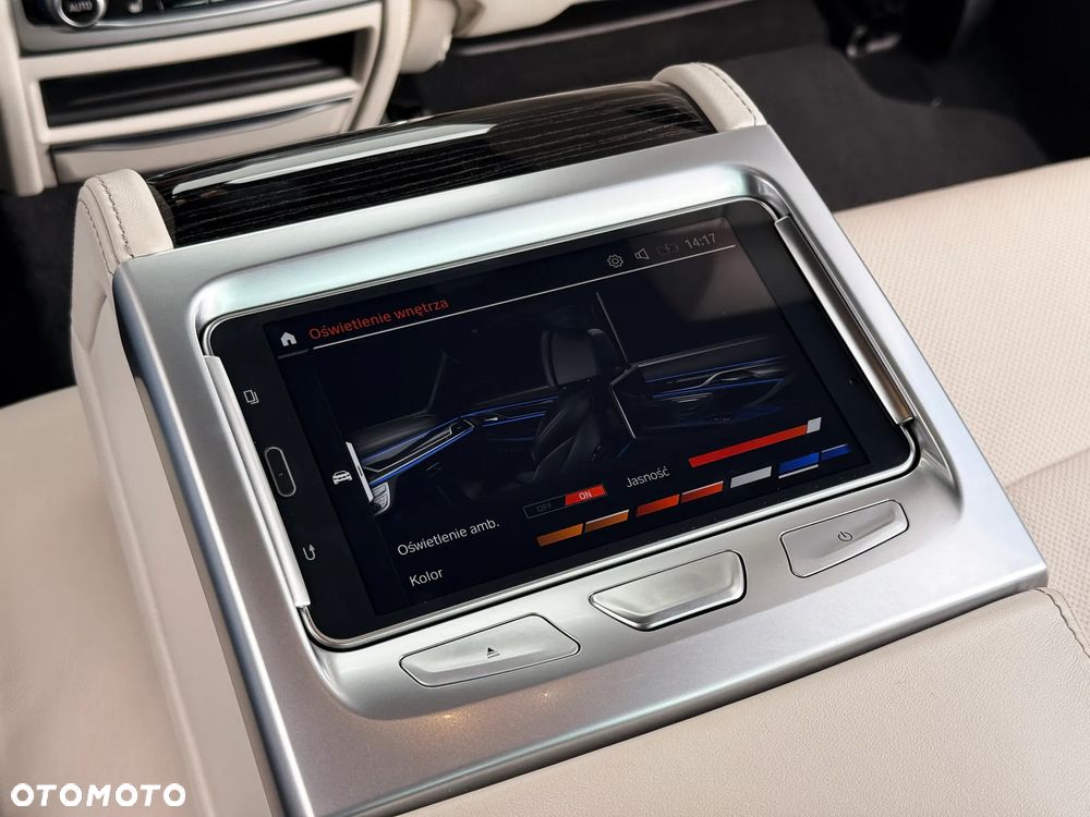 BMW Seria 7 750i xDrive - 33