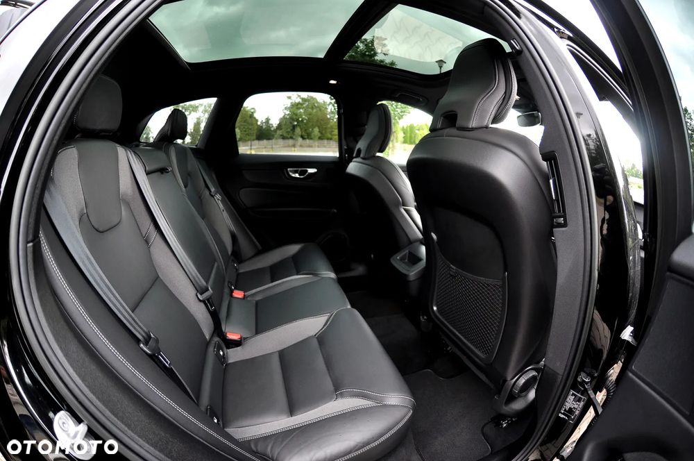 Volvo XC 60 B4 D AWD Ultimate Dark - 28