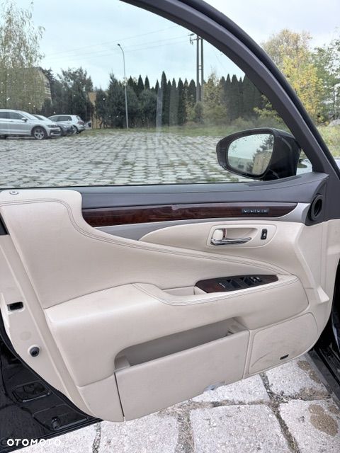 Lexus LS - 11