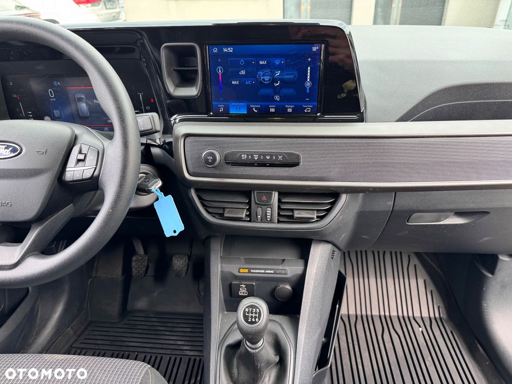 Ford Transit Courier - 13