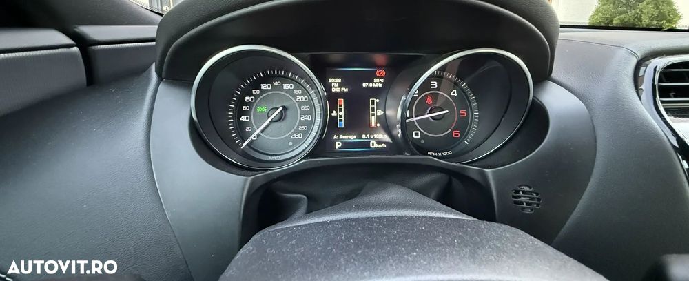 Jaguar XE 2.0 Portfolio - 28