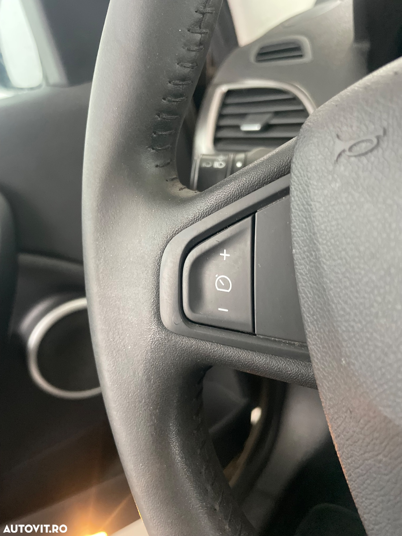 Renault Megane III Coupe 1.5 dCi Color Edition - 13