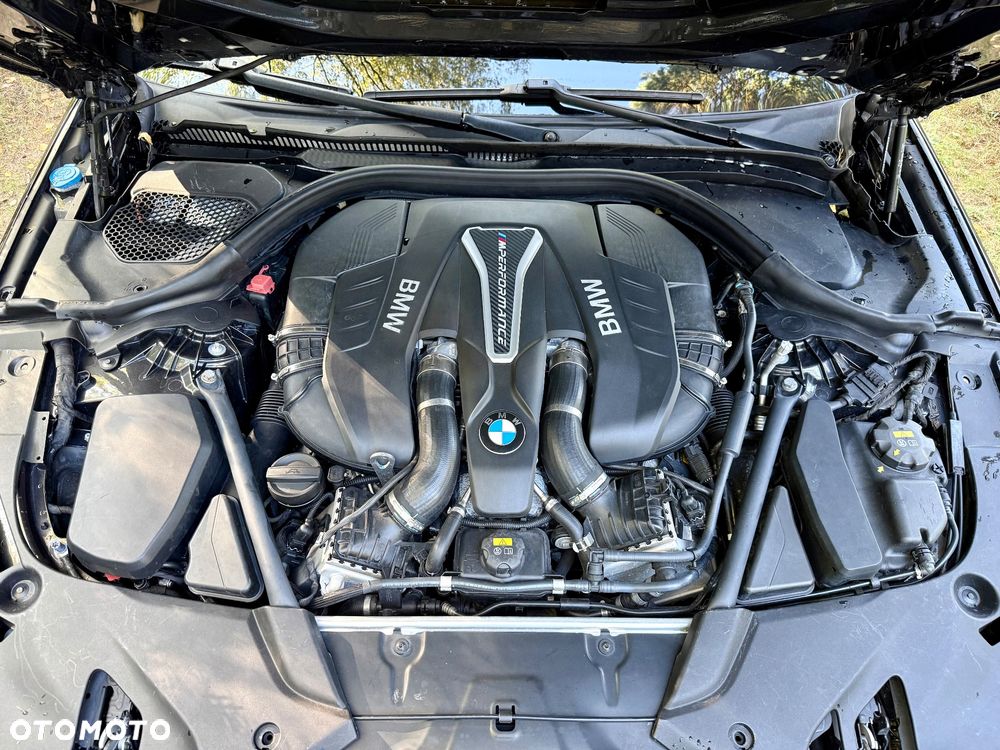 BMW Seria 5 M550i xDrive - 15