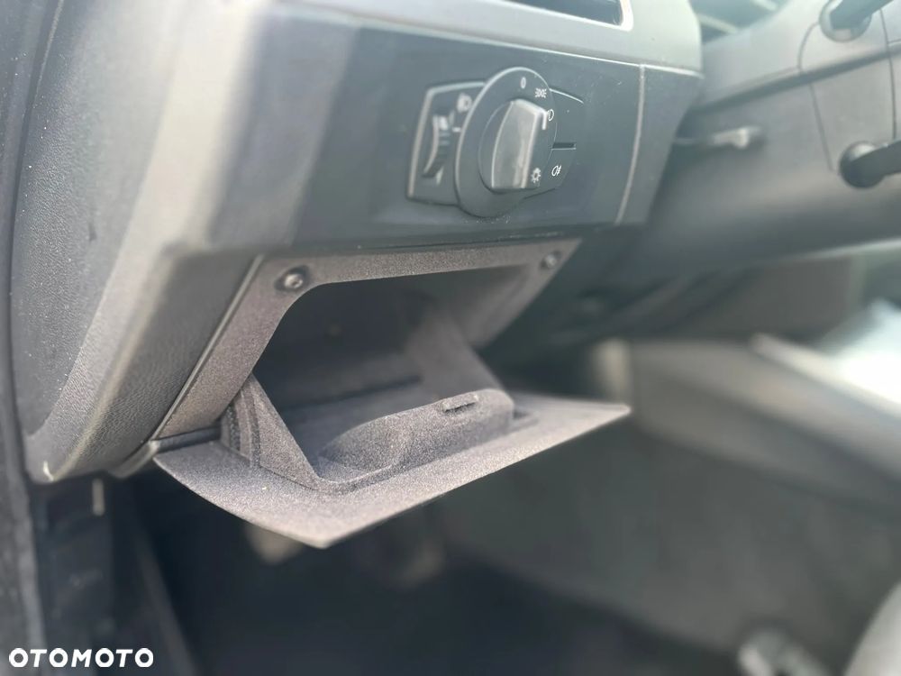 BMW Seria 3 318i - 13